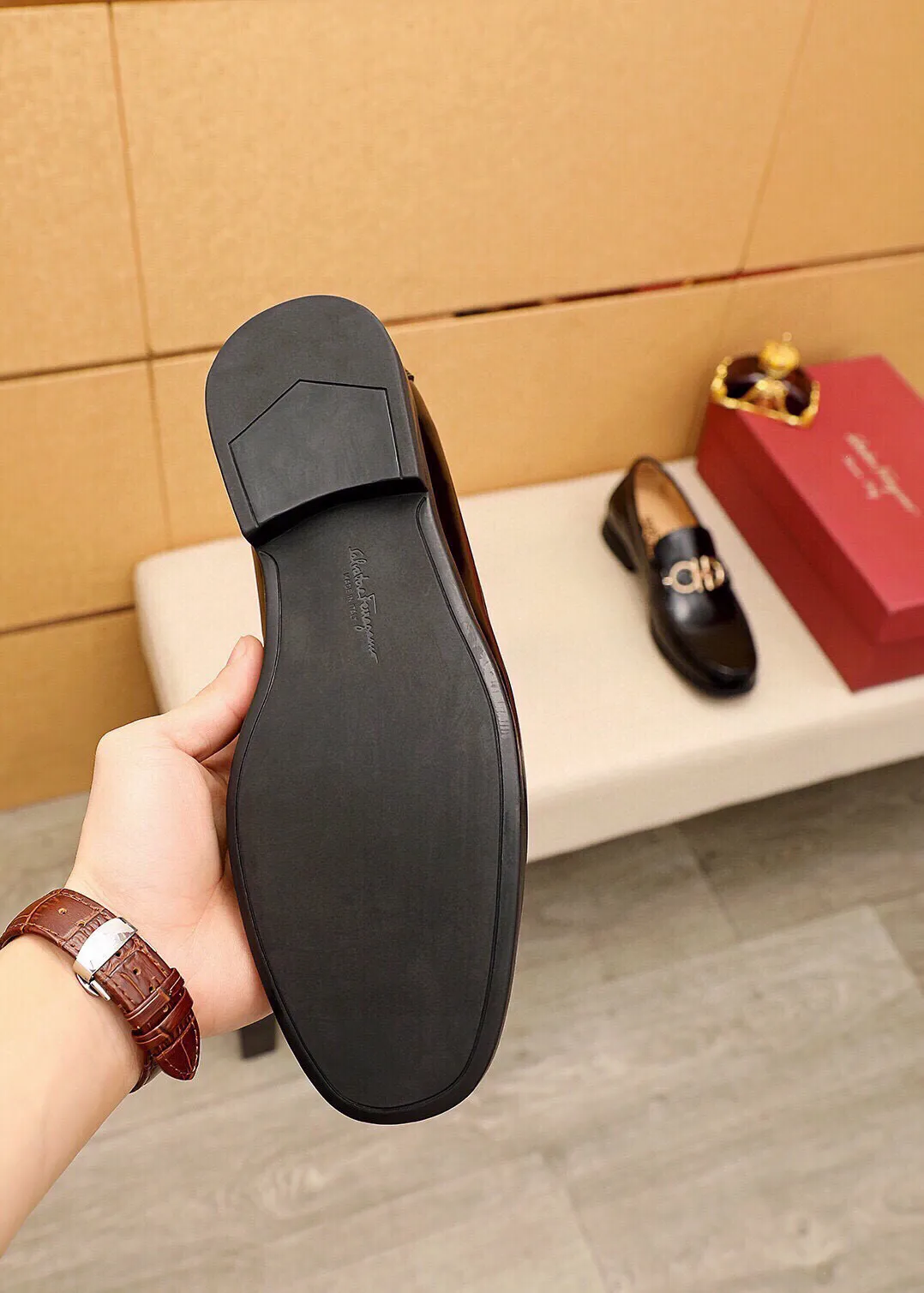 Men's shoes 💰480 💐 Product trademark: Ferragamo "Ferragamo" casual leather shoes Regular size: 38-44 (45🉑️customized) Product materials: Selected imported first-layer open-edge beaded cowhide leather upper + luxury hardware buckle, imported water-dyed cowhide leather lining. Strong three-dimensional visual effect, original outsole color: 3⃣️seed leather materials available